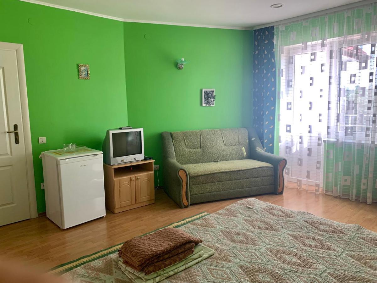 Комфортабельный Коттедж Bed & Breakfast Svityaz' Dış mekan fotoğraf